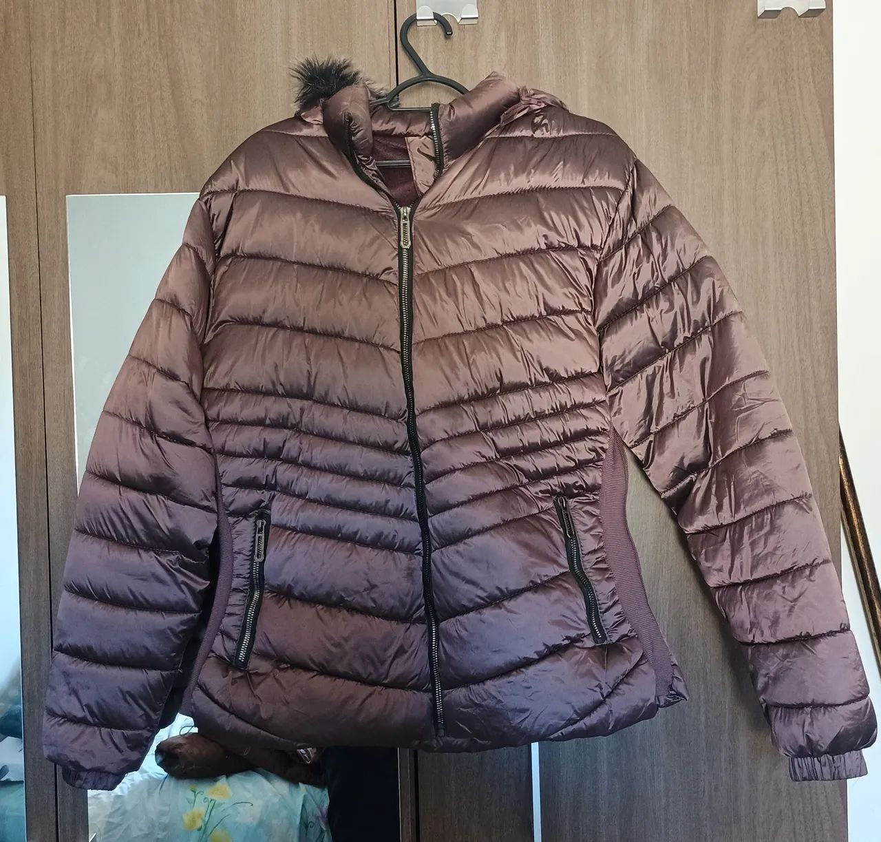 Linda Jaqueta puffer GG cor vinho com gorro removível nova