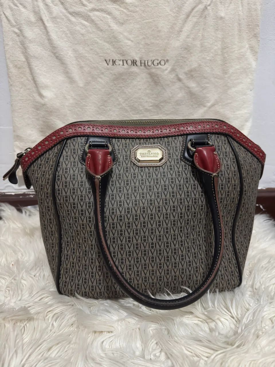 Bolsa Victor Hugo Preta e Vermelha 
