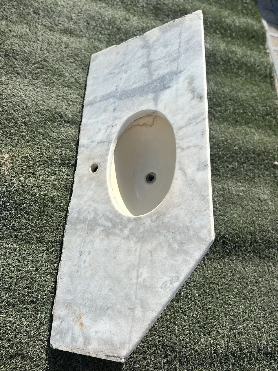 White marble bathroom countertop/sink