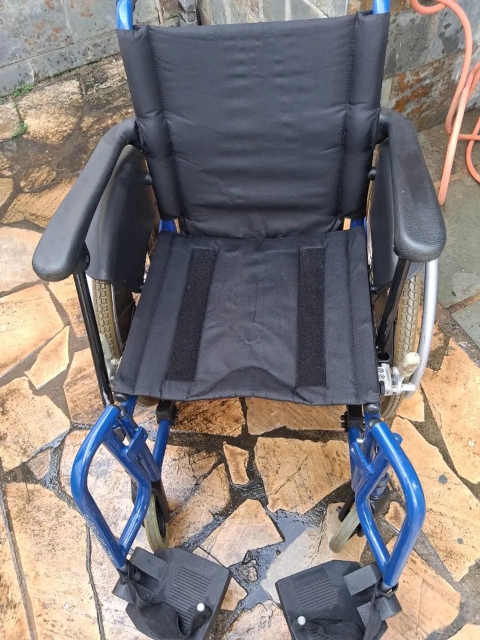 Vendo cadeira de rodas - Foto 4