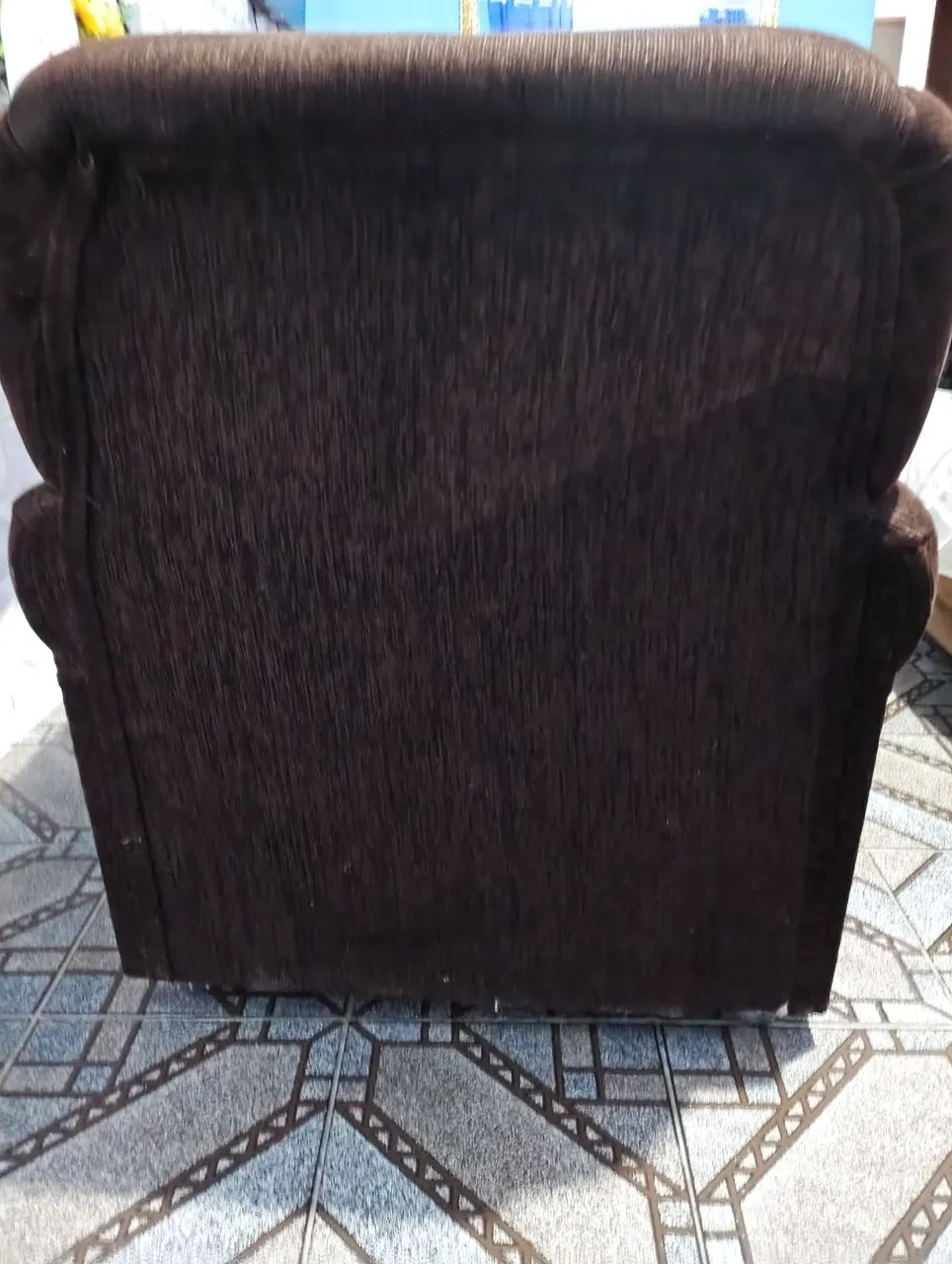 Vendo uma poltrona marrom muito confortável - Foto 5
