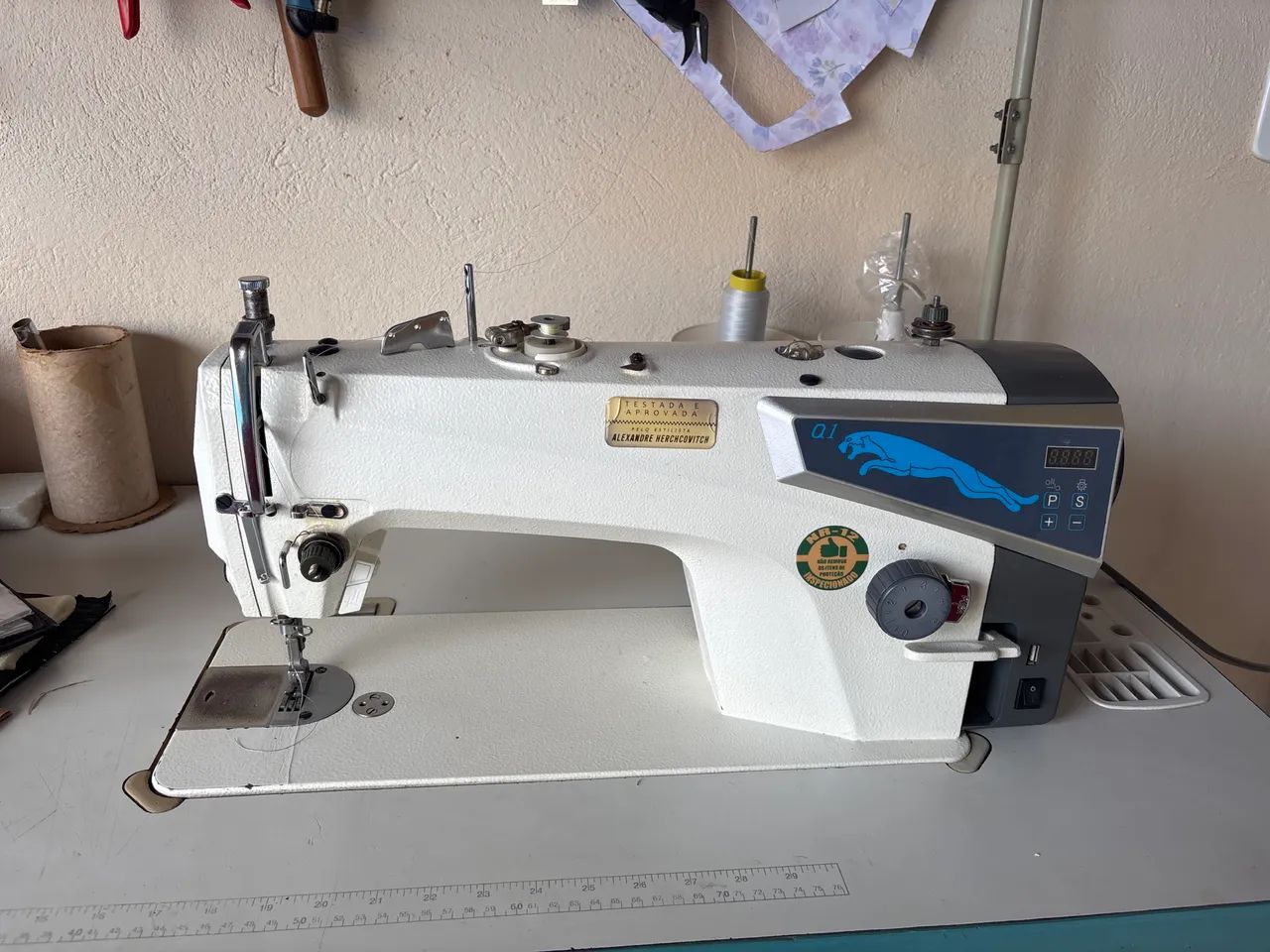 Máquina de Costura Industrial Reta Eletrônica Q1