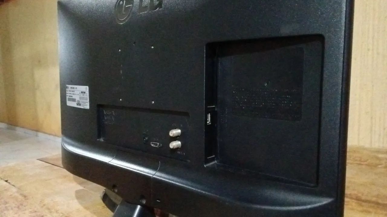 Monitor TV LG 24 polegadas, conversor digital integrado. Nao e smart  - Foto 3