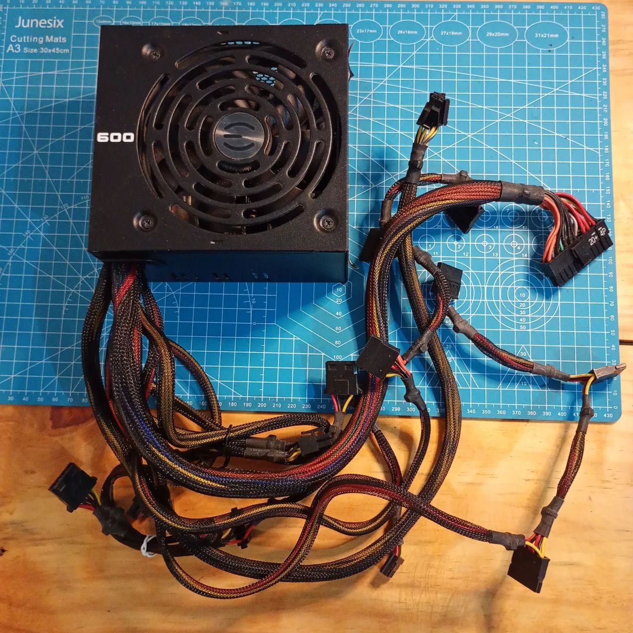 Fonte EVGA 600W 80 Plus White