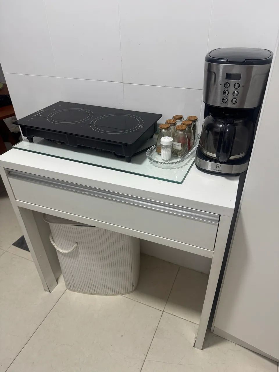 Escrivaninha/ mesa multiuso 