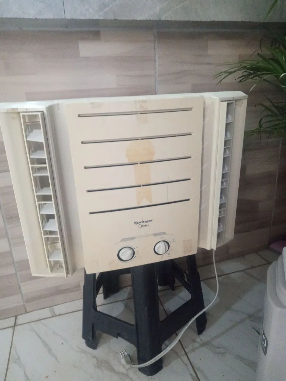 ACJ Springer  Midea funcionando perfeitamente bem 