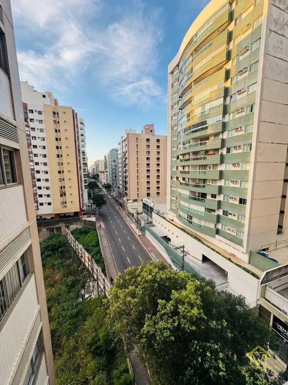 Apartamento Montado em Praia da Costa: 4 Quartos com Suíte com 190 m²