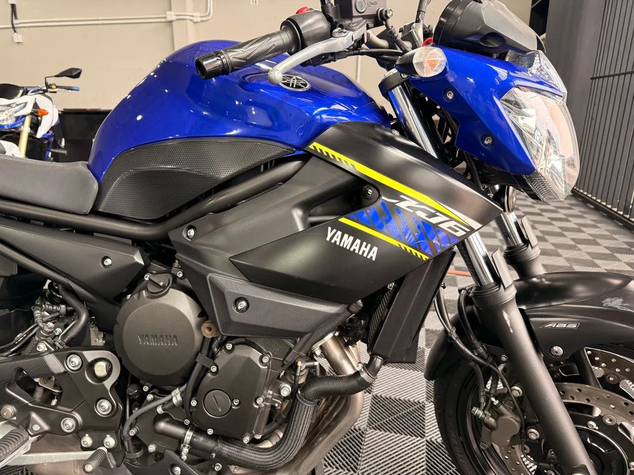 XJ6 2018