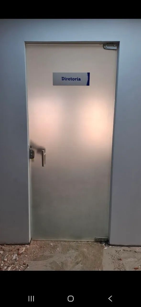 Porta de vidro / 87 x 2,06