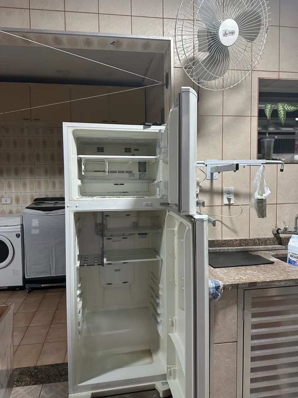 Vende duas 2 geladeiras da Electrolux  - Foto 2