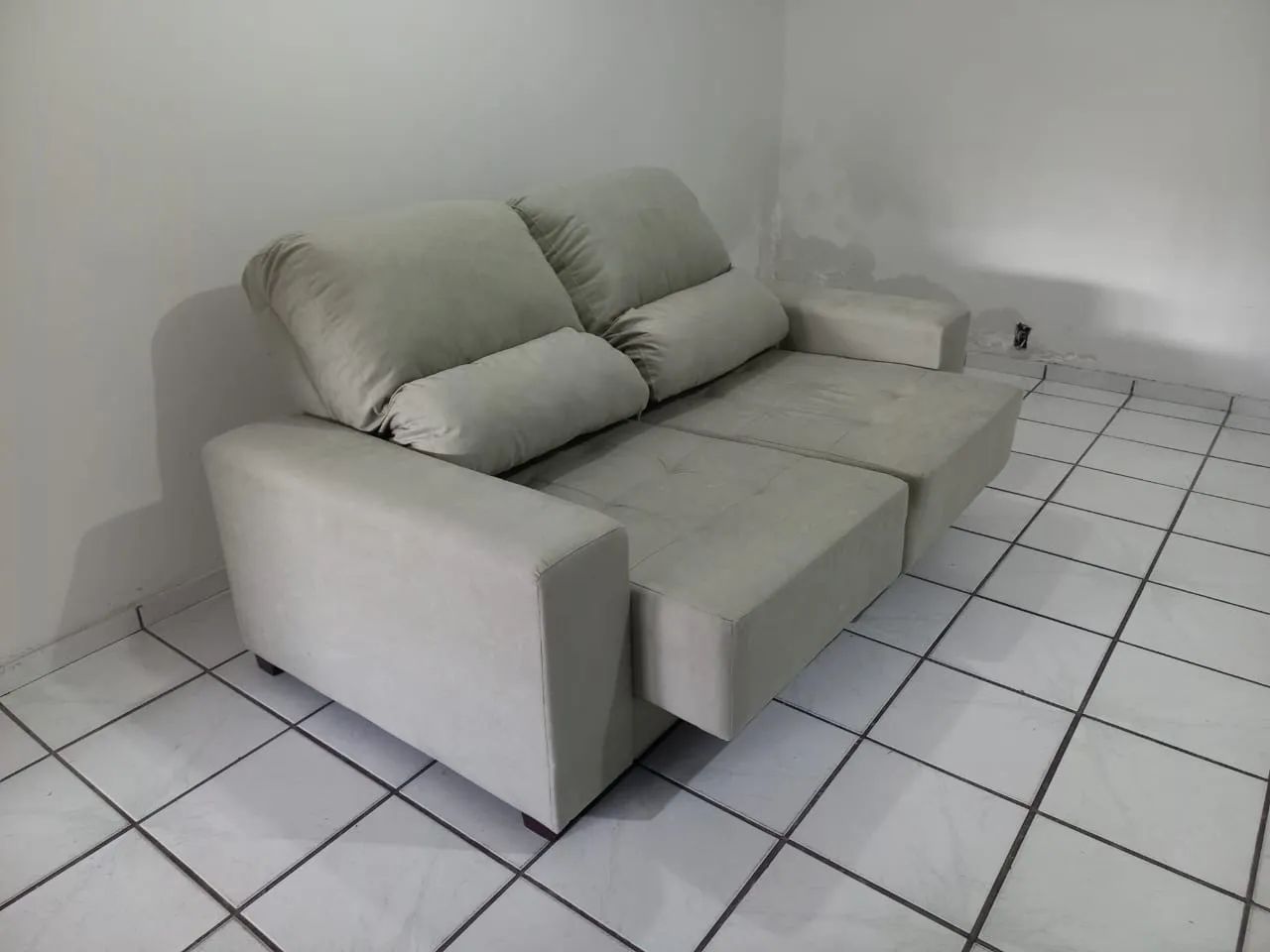 Sofá retrátil seminovo 