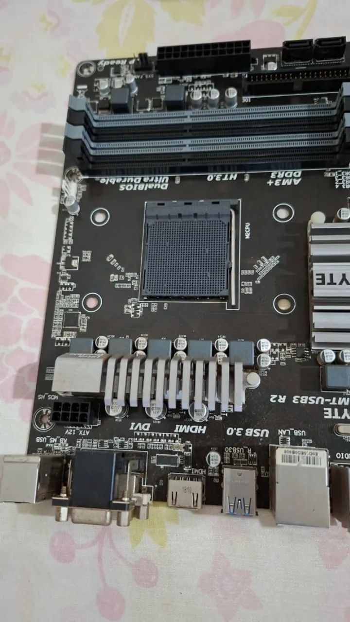  Placa-Mãe Gigabyte AM3 / AM3+  - Foto 3