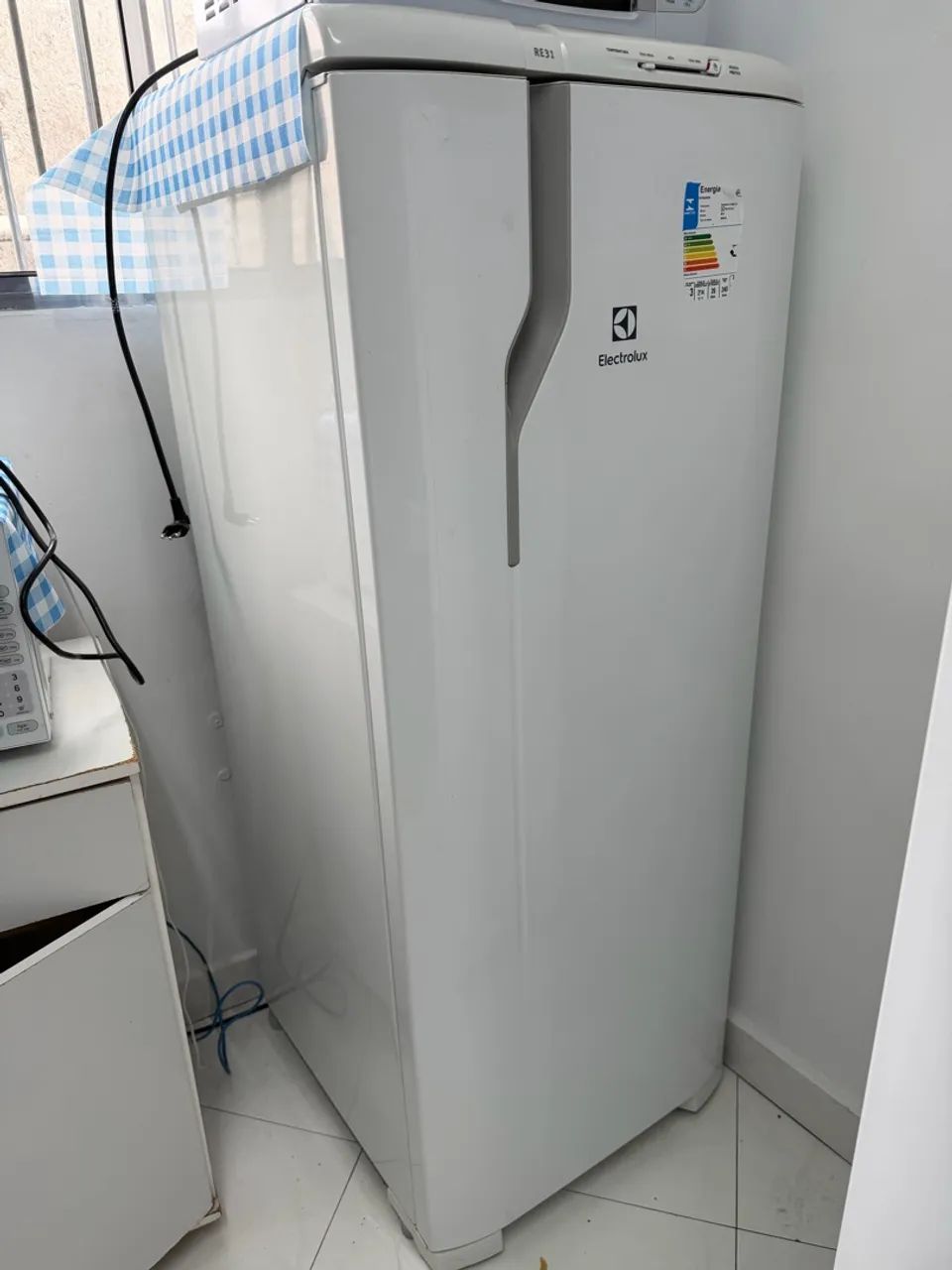 Geladeira Eletrolux 240L