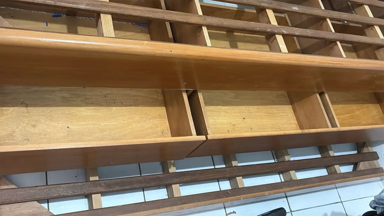 Vendo Bi-Cama com 3 gaveteiros madeira 