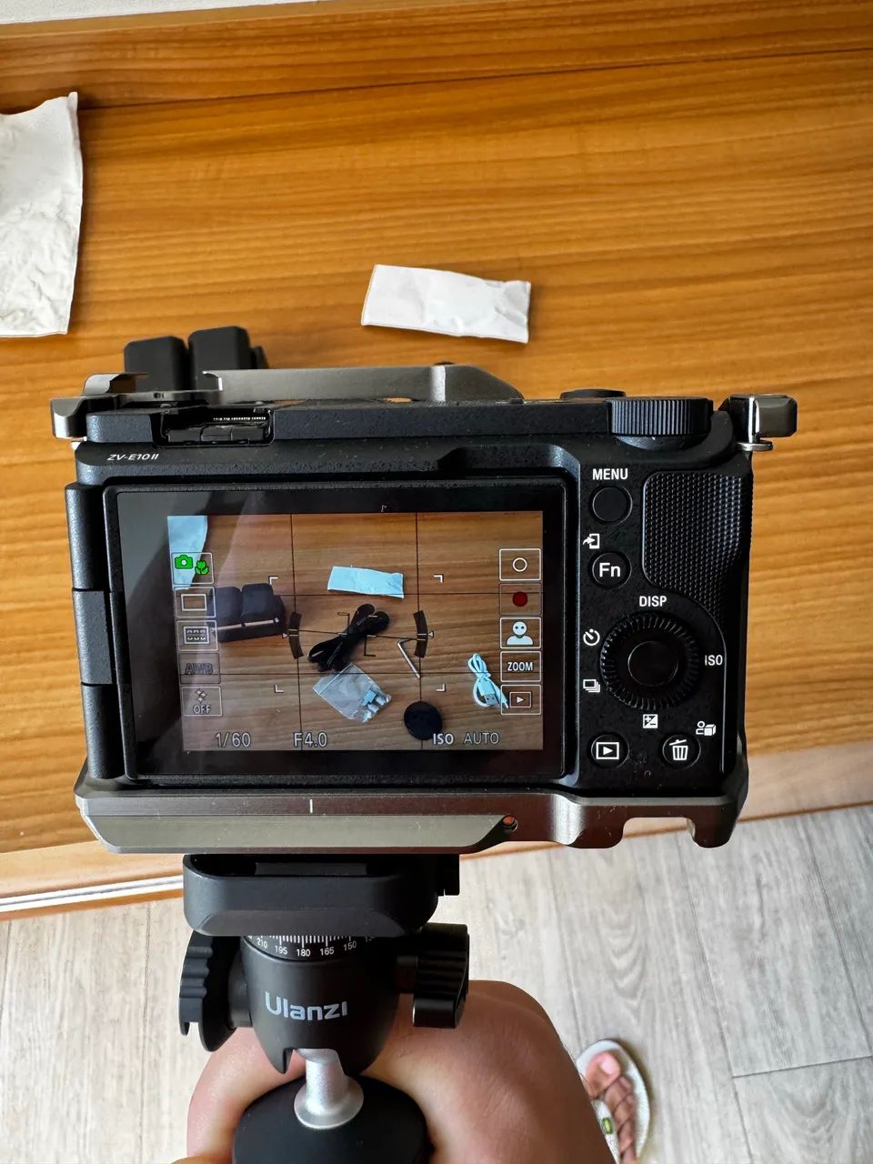Combo Sony ZV-E10 II + Gaiola SmallRig + 2 bateria extras SmallRig+ Tripé Ulanzi tt38 - Foto 6
