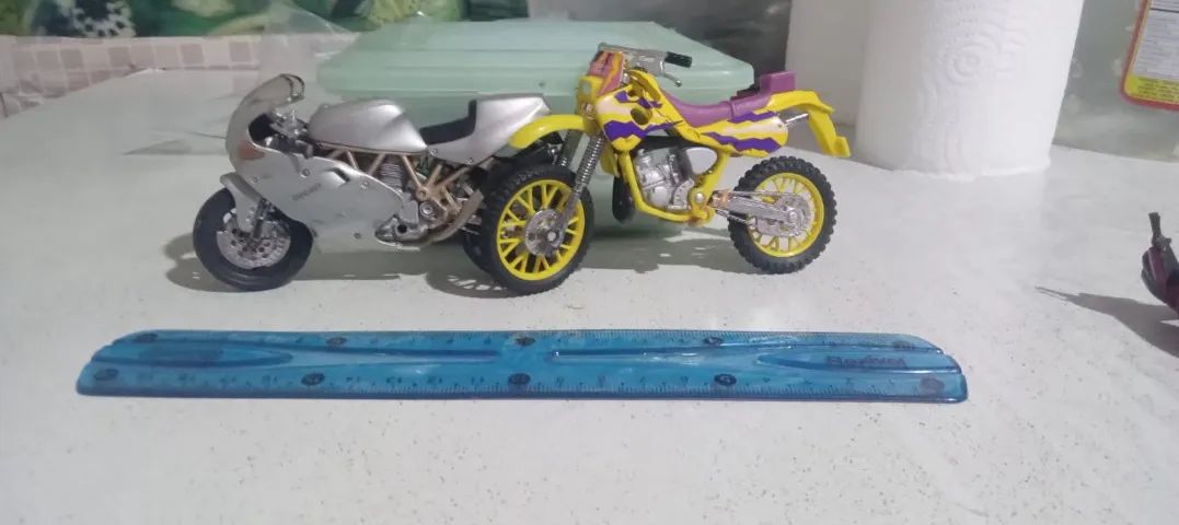 Miniaturas de motos.
