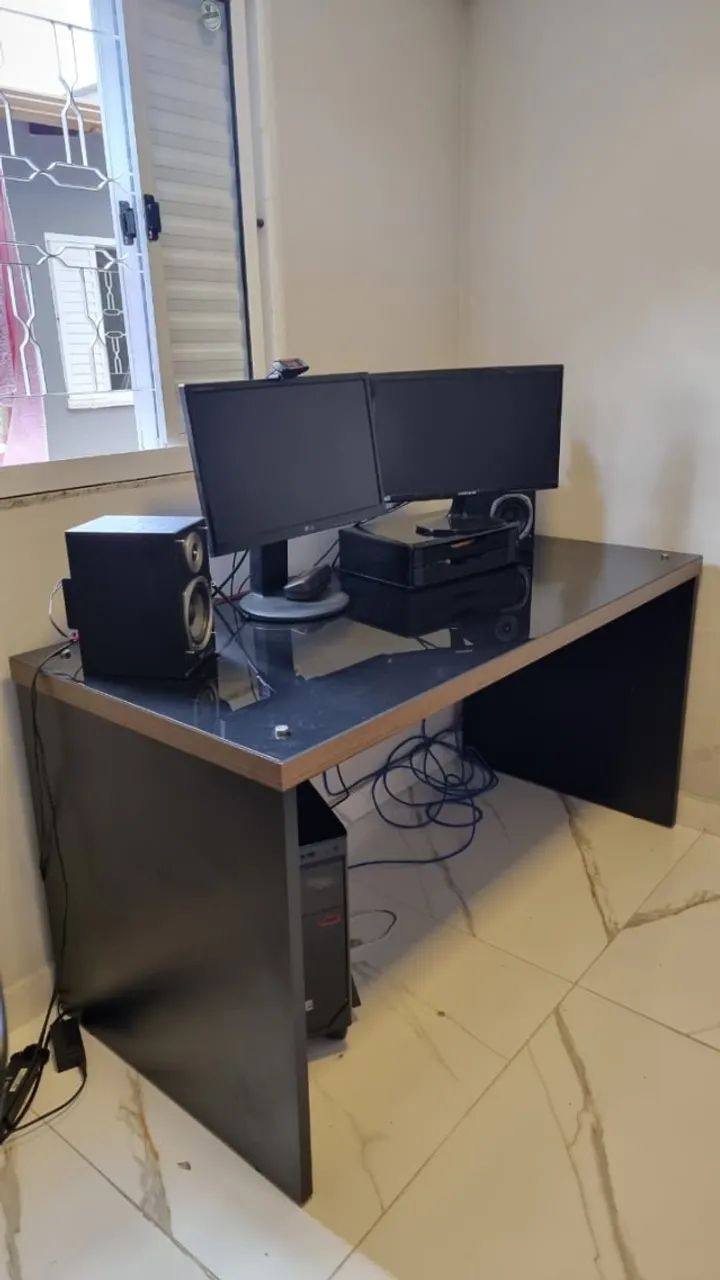 Mesa escritório tampo de vidro preto - Foto 2