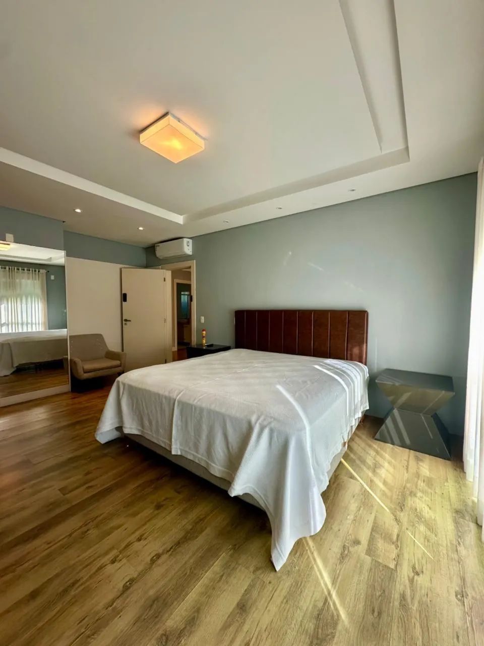 Alugo casa de alto padrão de 5 suítes + escritório com piscina em Jurerê Internacional  - Foto 11