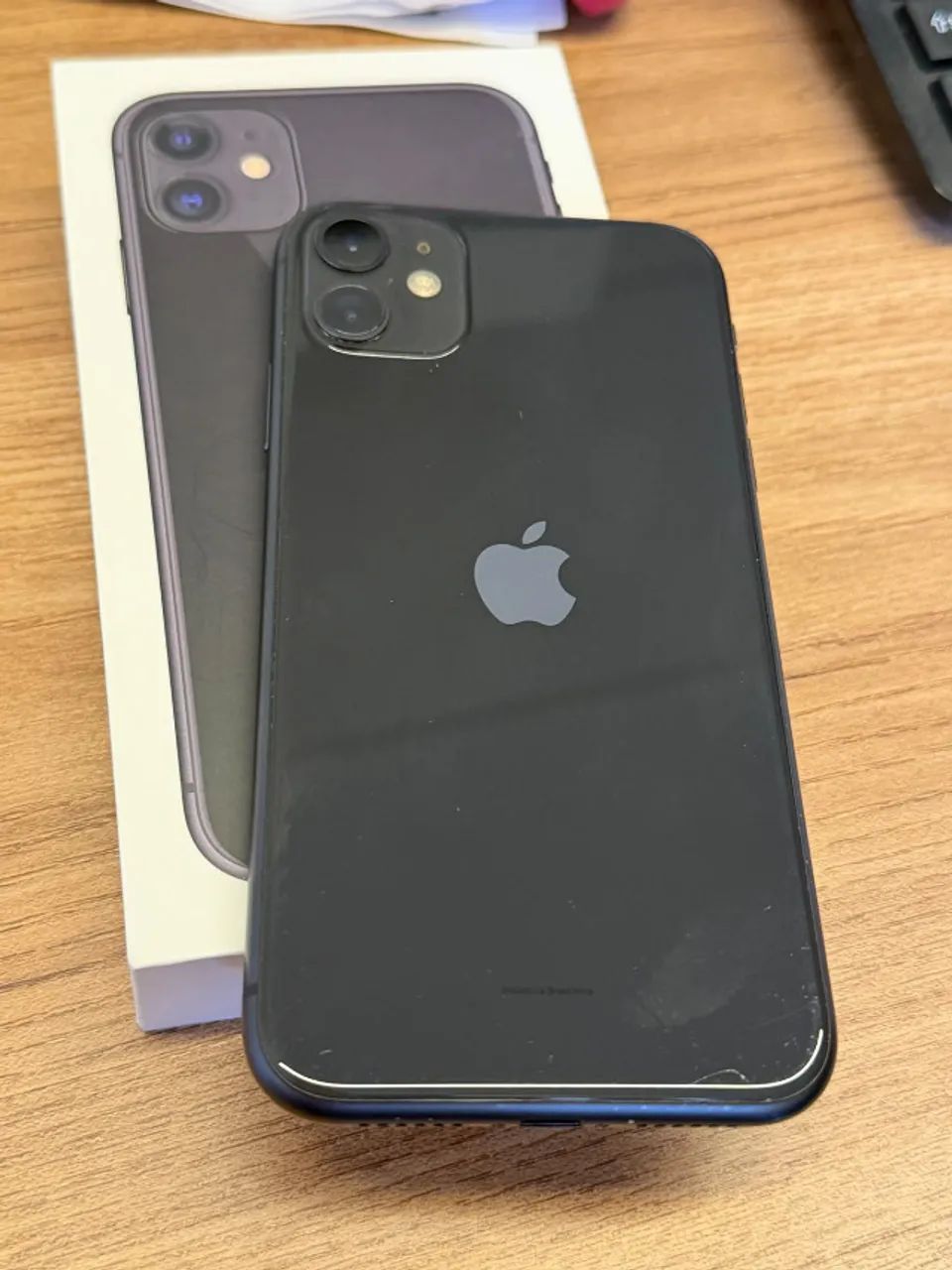 Iphone 11 - preto - 64 Gb - original - com caixa - Foto 2