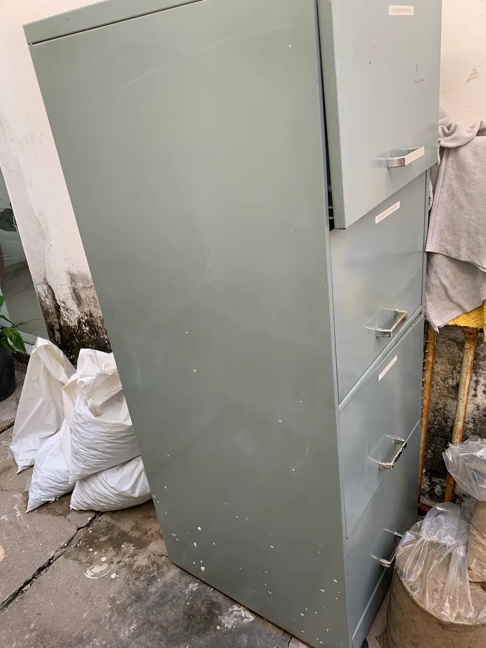 Estante Gaveteiro em Ferro - 4 Gavetas - Bom Estado - Vendo