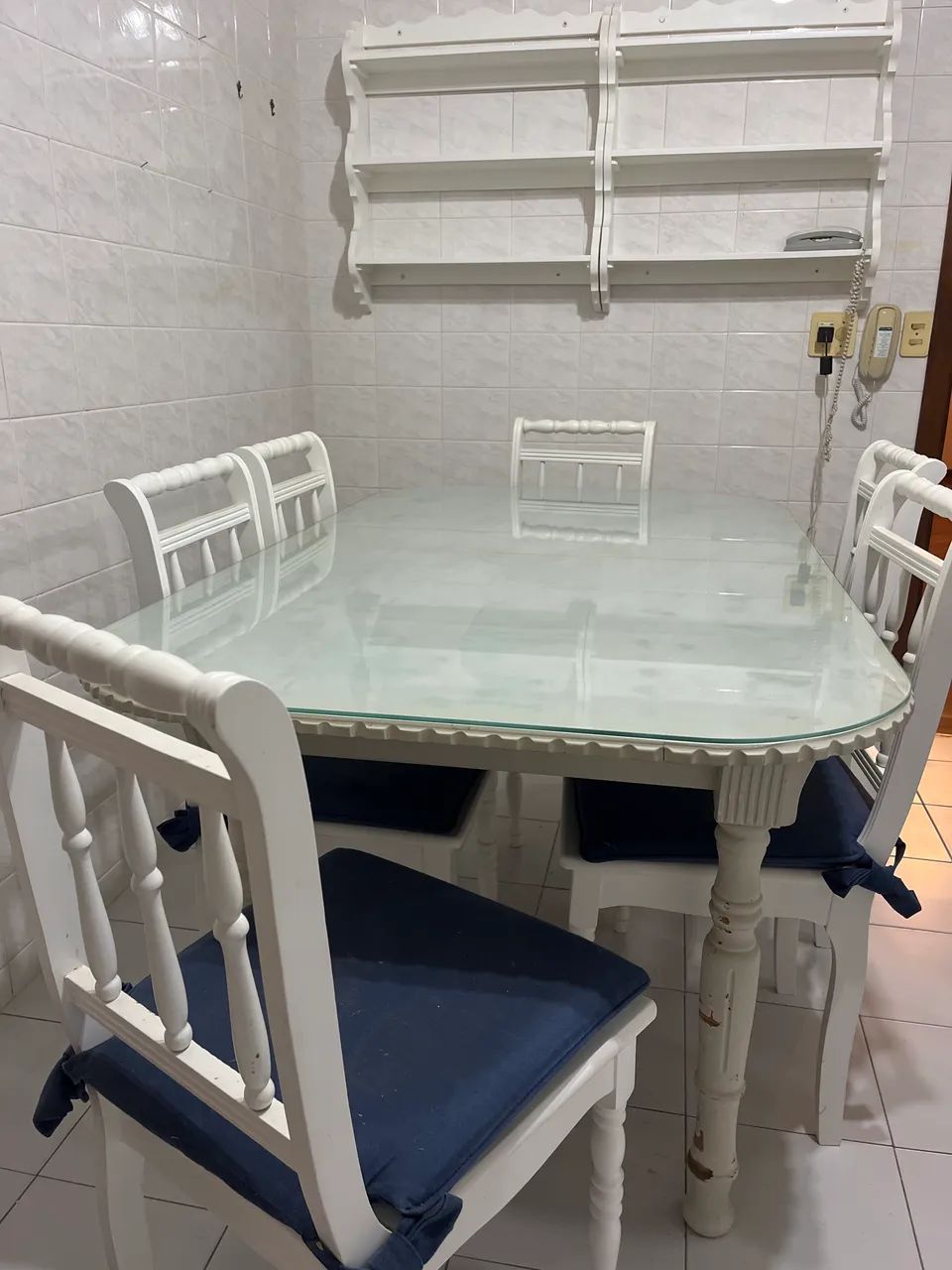 Mesa, cadeiras e estante  - Foto 2