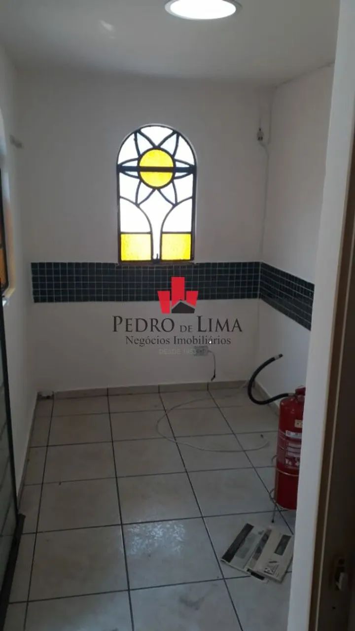 Casa Comercial com sala, Banheiro e Lavanderia e 4 Vagas na Penha - Foto 4