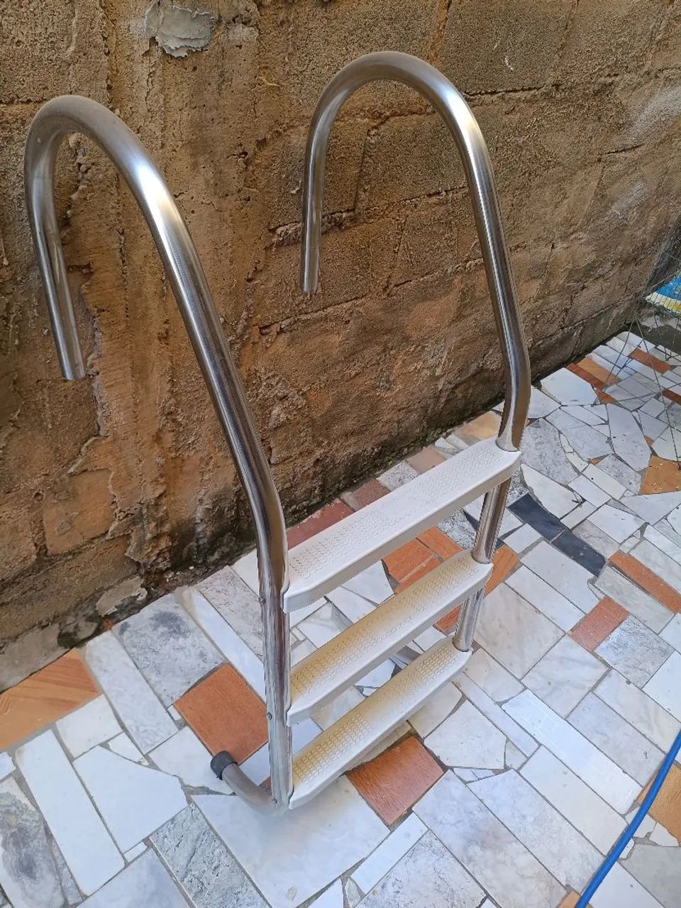 Escada para piscinas