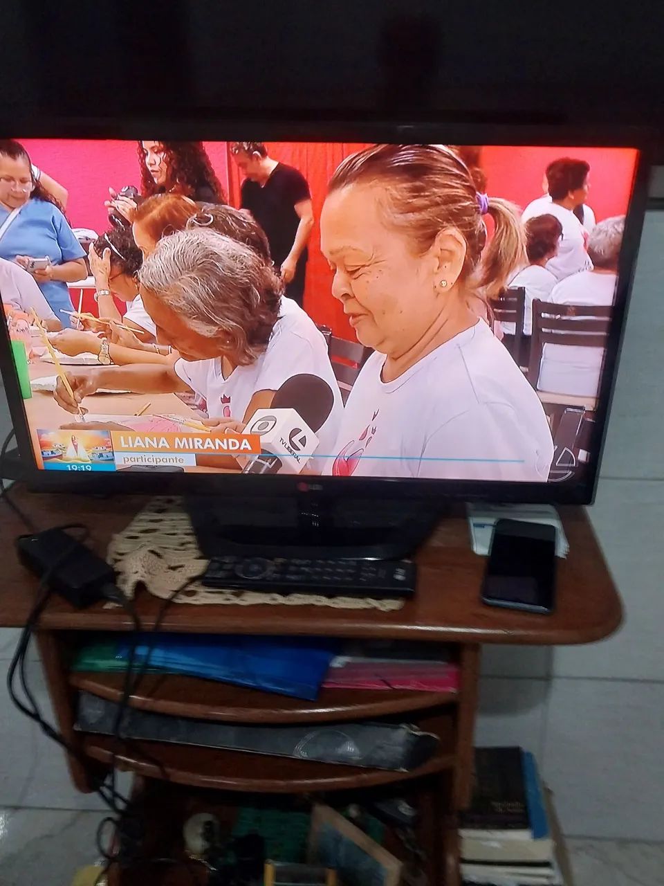 Vendo TV LG de 29 polegadas não é smart - Foto 5