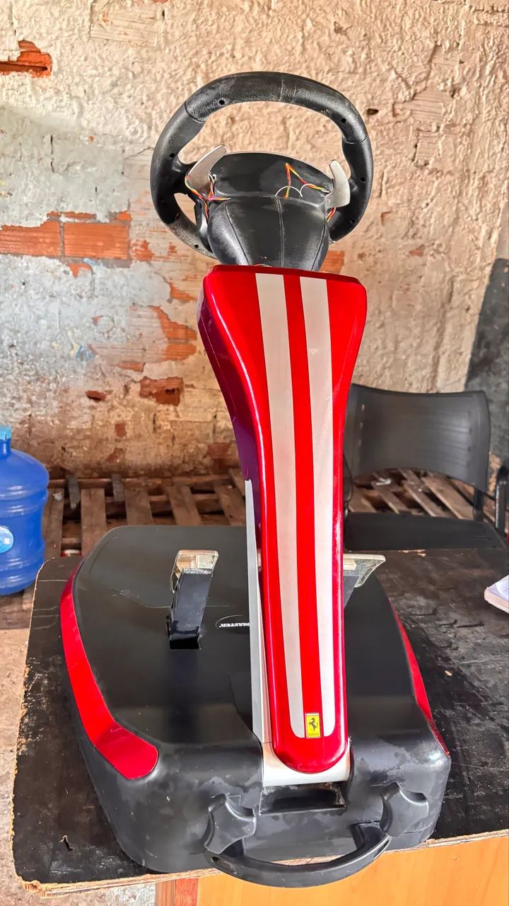 Simulador de corrida Ferrari Thrustmaster ?