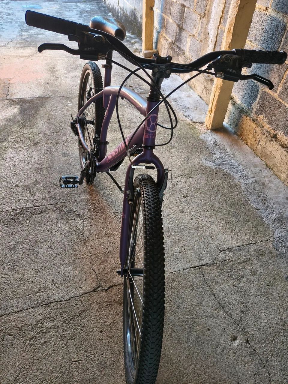 Bicicleta aro 26, 21 marchas, está semi nova,  - Foto 2