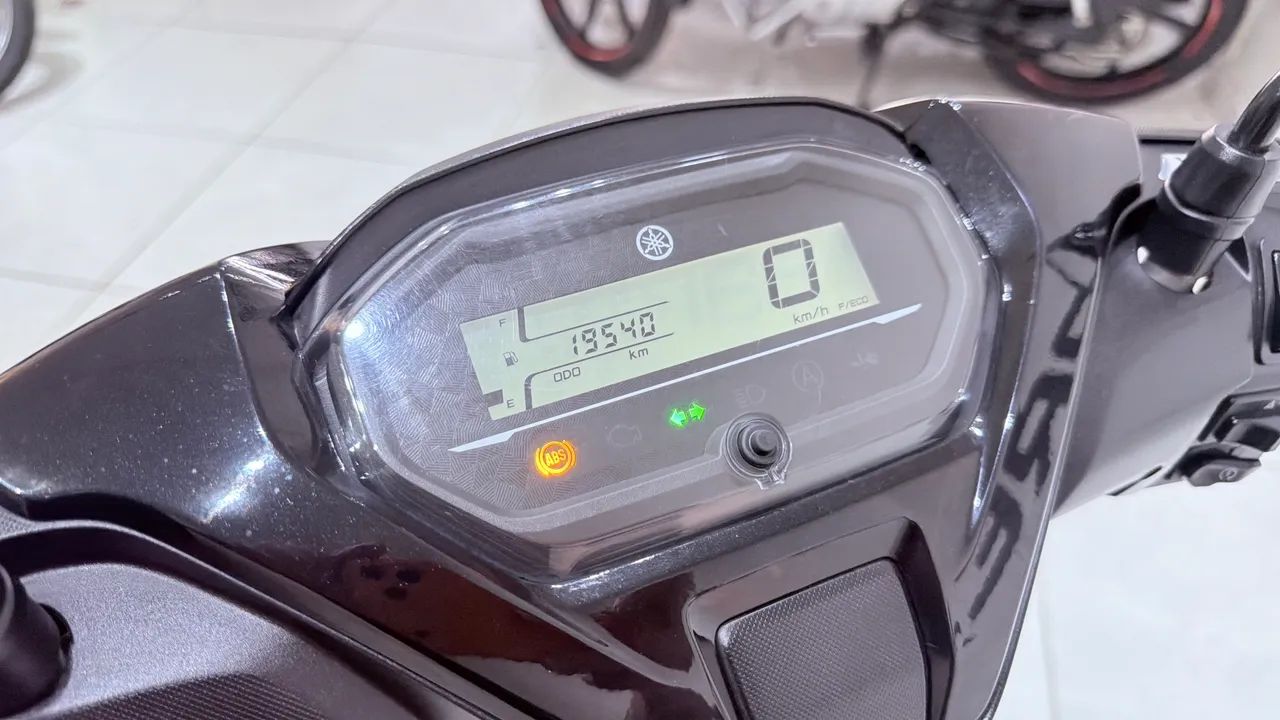 YAMAHA FLUO 125 - Foto 3