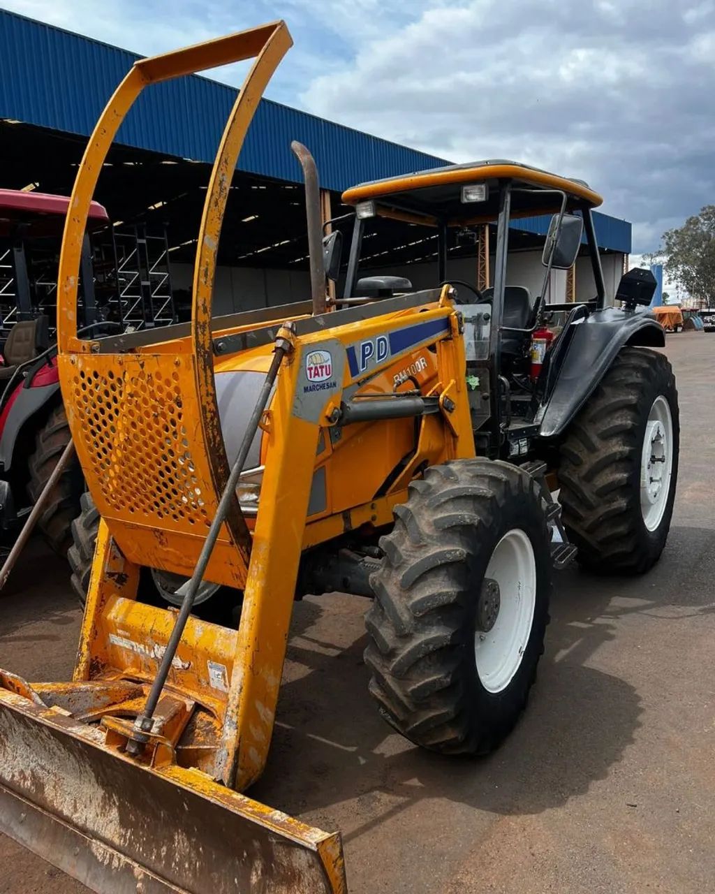 TRATOR VALTRA 