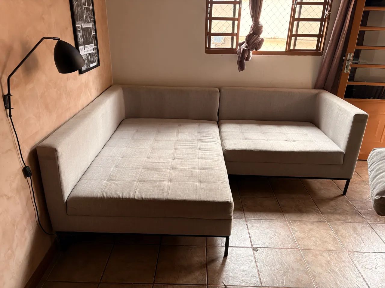 Sofá com chaise 