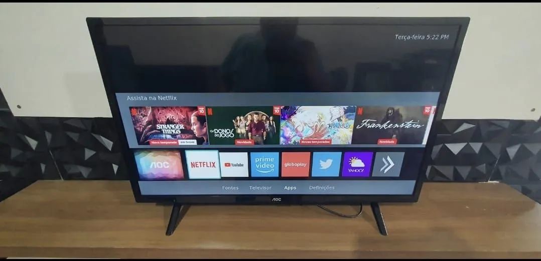 TV 32 polegadas smart com cabo controle todos apss YouTube e Netflix é d mais 