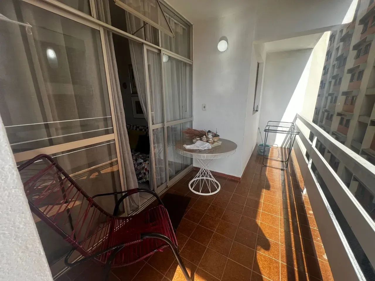 Alugo Apartamento de 1 quarto MOBILIADO e com varanda - Foto 2