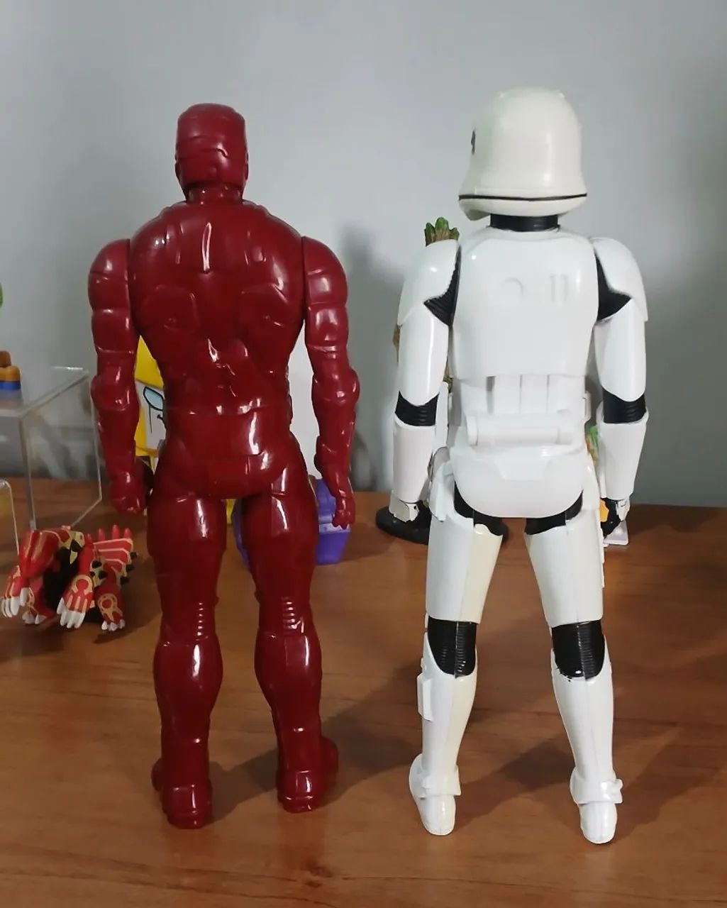 Bonecos Homem de Ferro + Stormtrooper Hasbro - Foto 2