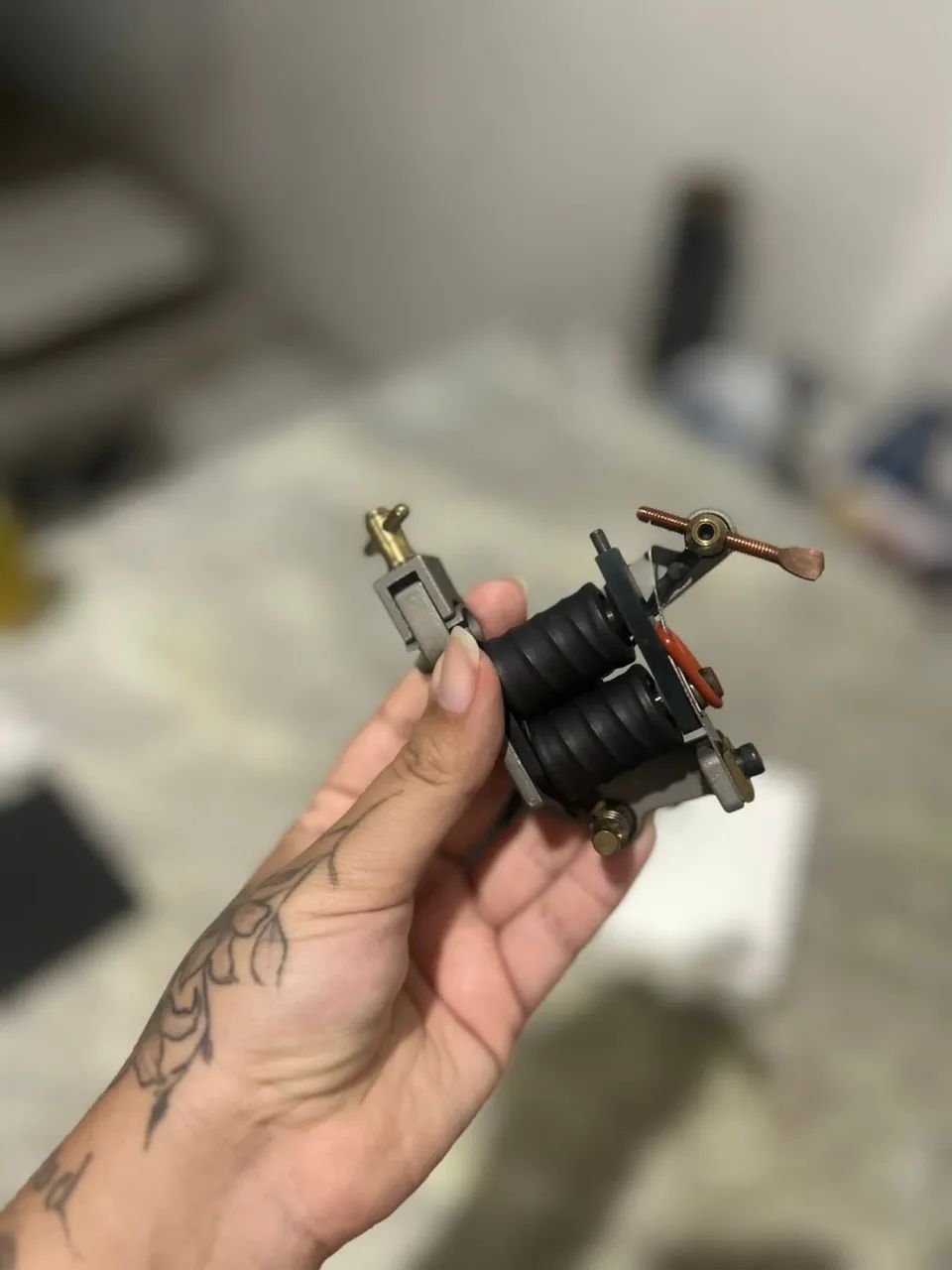 Vendo máquina de tatuagem + cabo - Foto 3