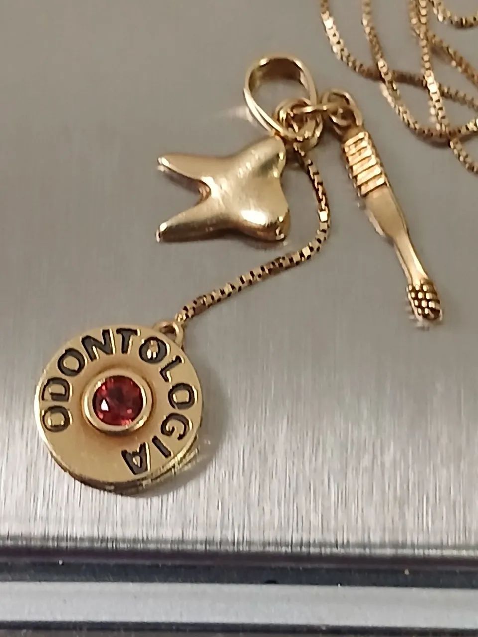 Cordão com pingente odonto, dente e escova 18k - Foto 4