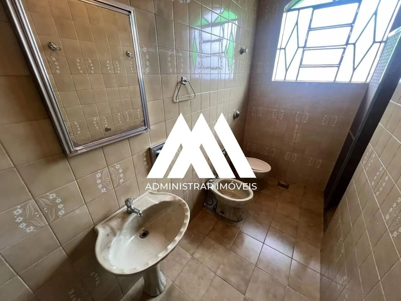 Vendo casa em Itaúna na região central! - Foto 5