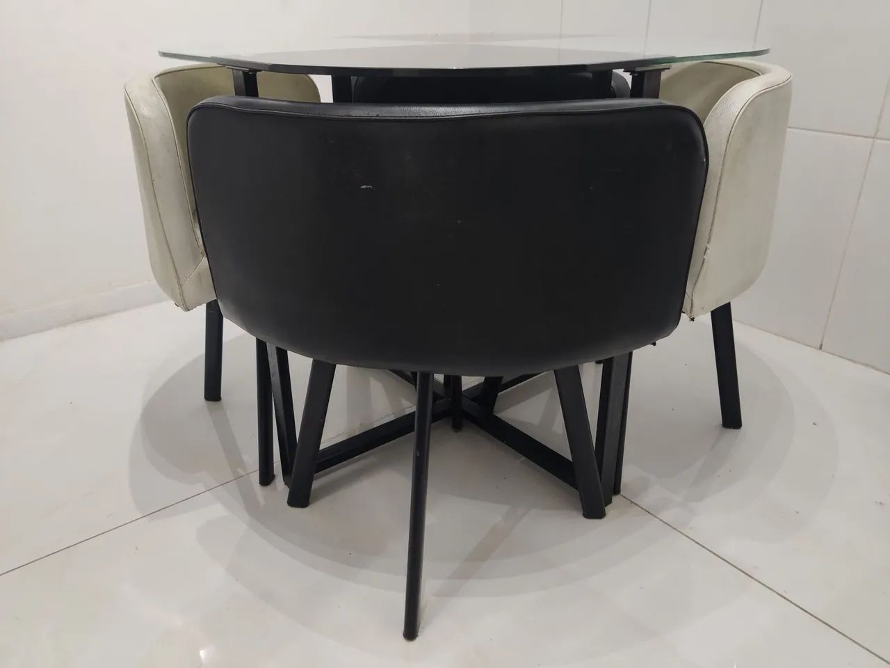 Mesa de Vidro Temperado Quadrada + 4 cadeiras  - Foto 4