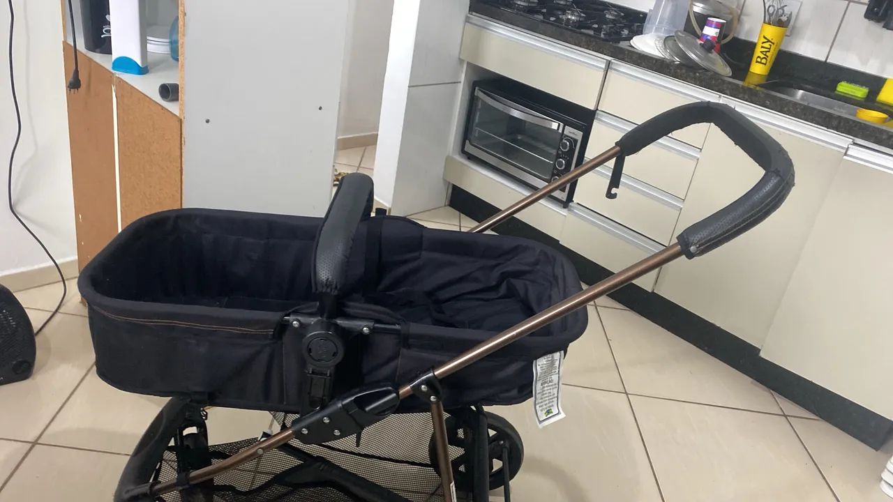 Carrinho Galzerano 3 em 1 com bebê conforto 