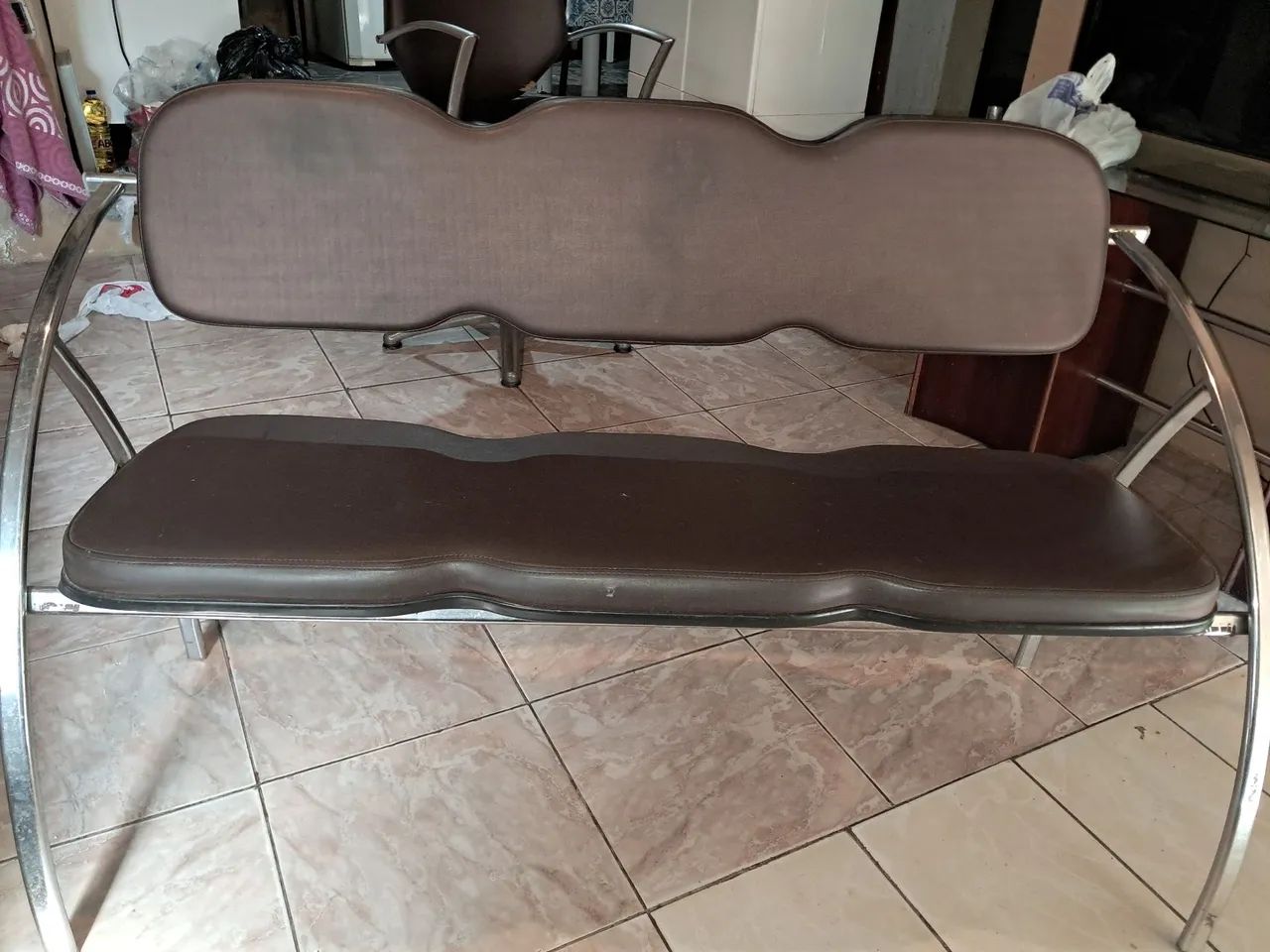 Kit cadeira hidraulica  e banco espera ora salao - Foto 3