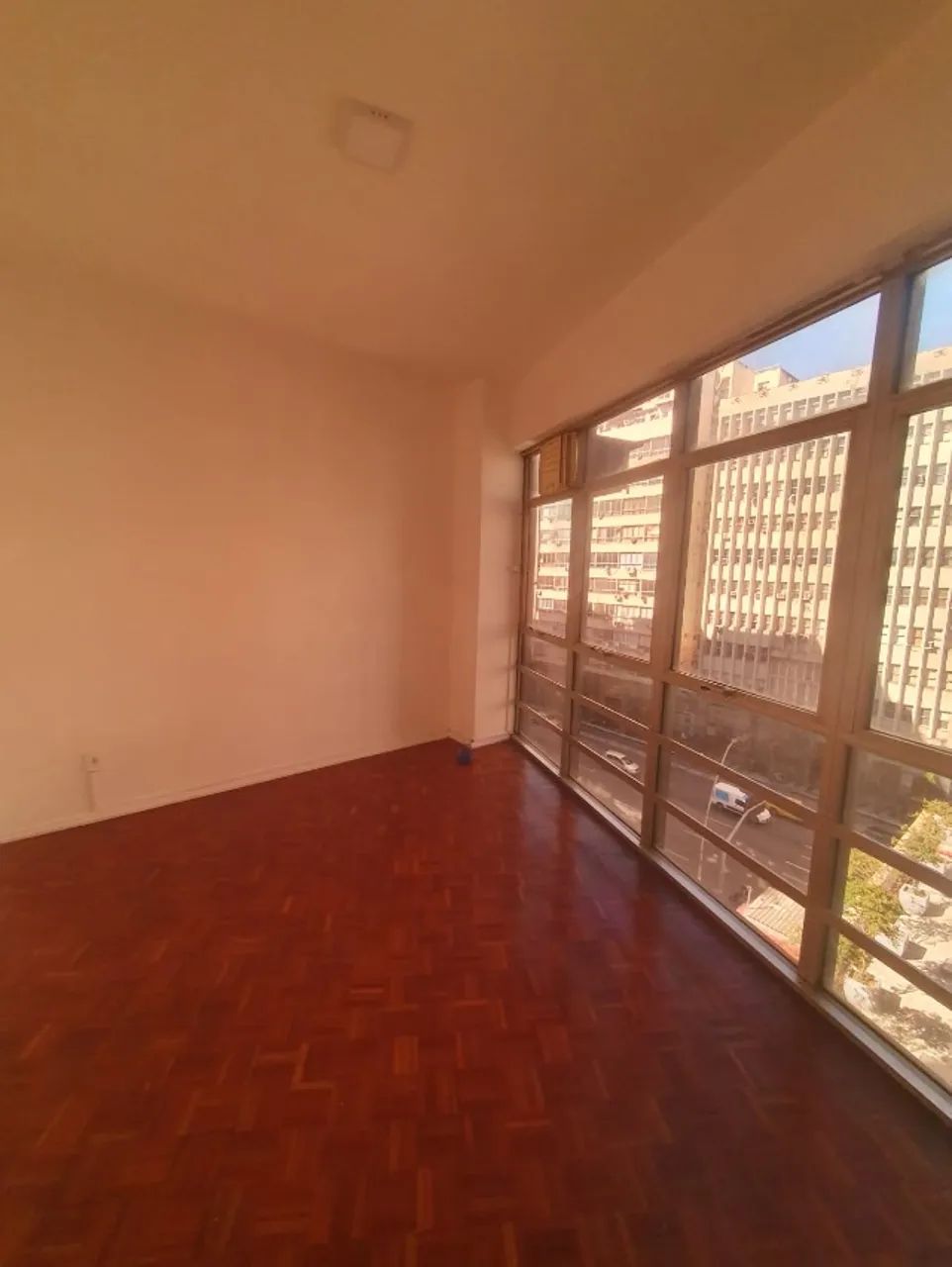 Sala grande para locação centro de Niterói 40m² sol da manhã - Foto 5