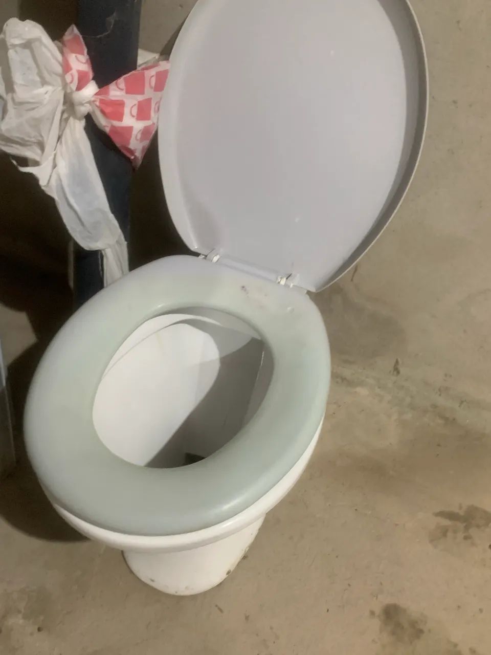 Vaso sanitário sem a descarga, no precinho?