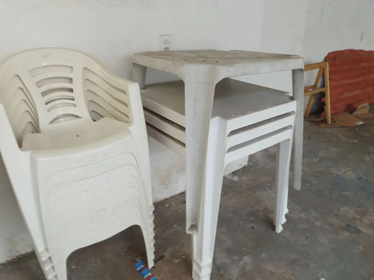Vendo cadeiras e mesas plástico  - Foto 3