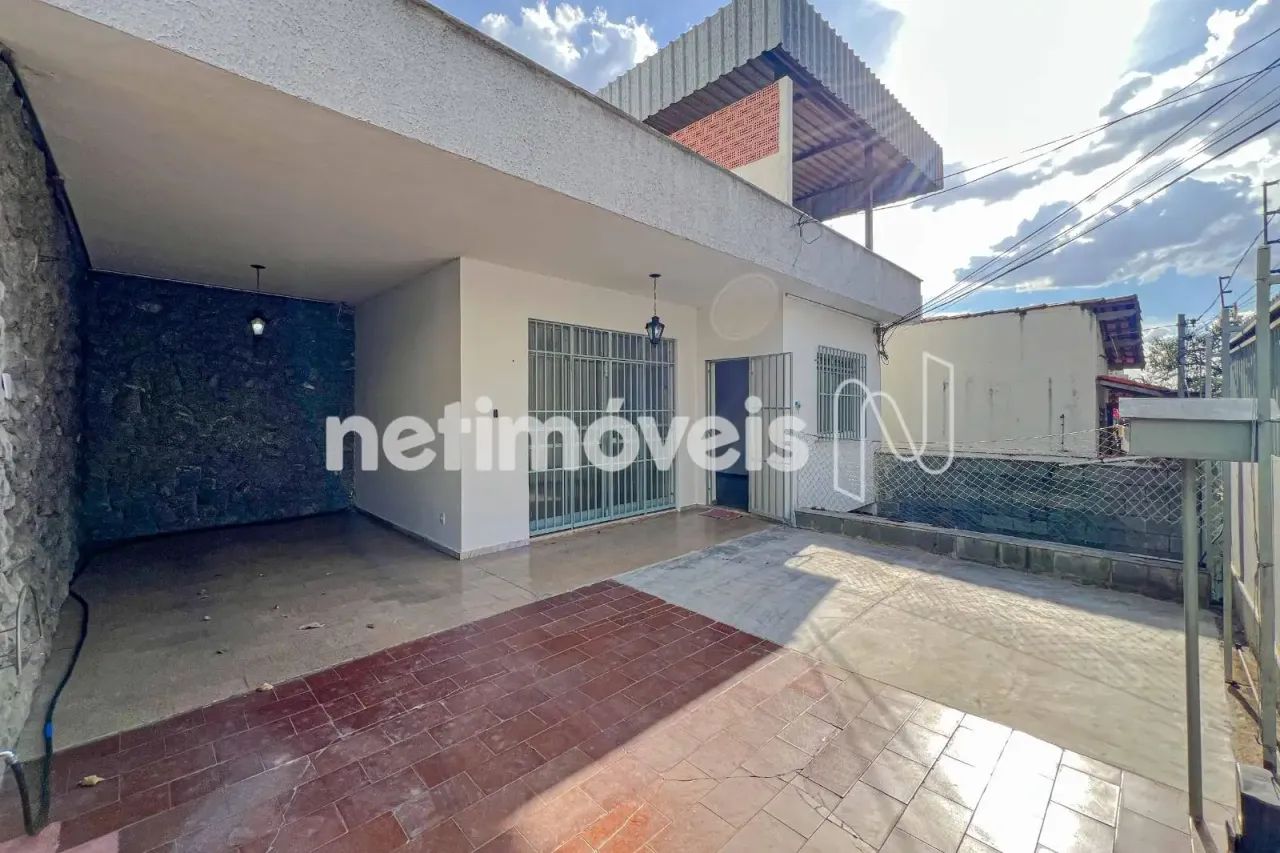 Casa para locação com 4 quartos e 2 suítes