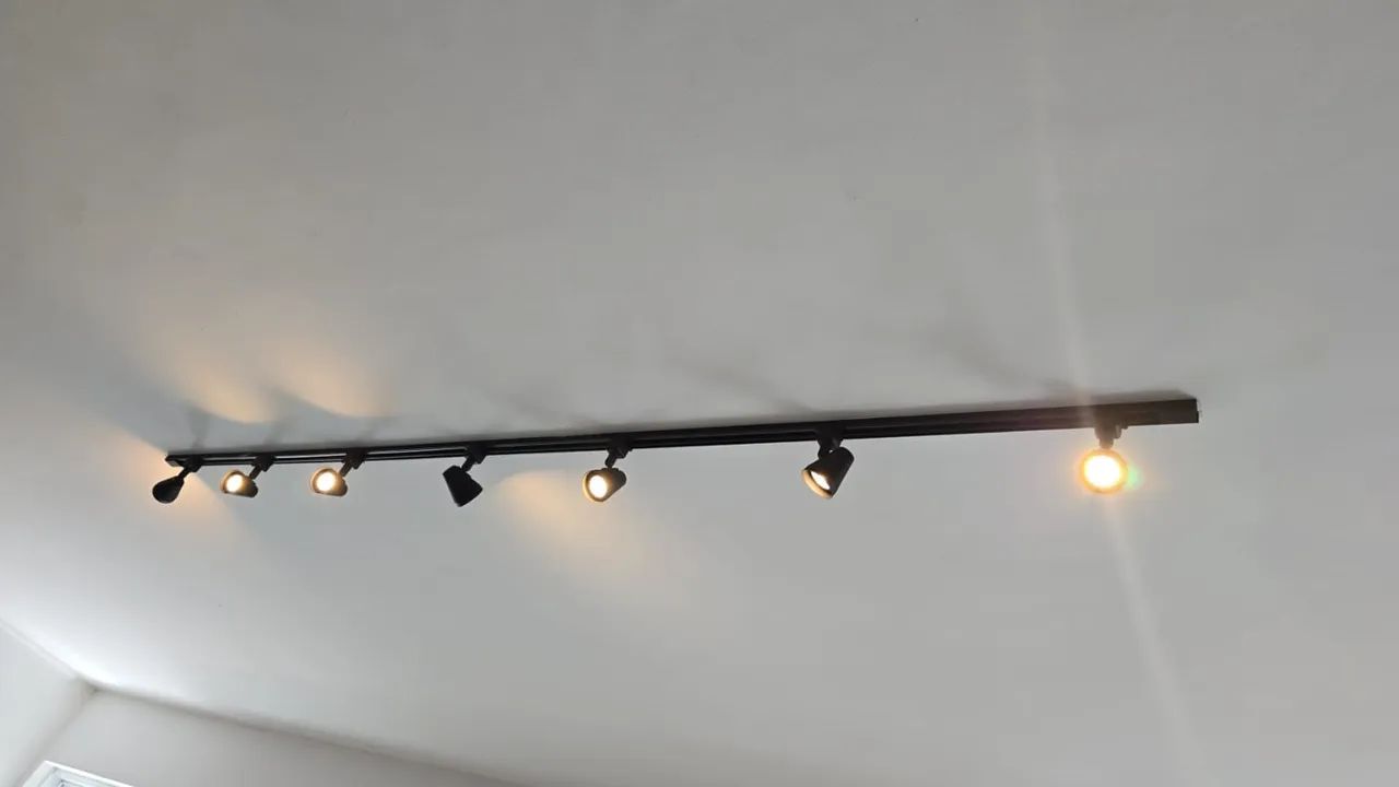 Trilho de luz.  3m com 7 Spots Led