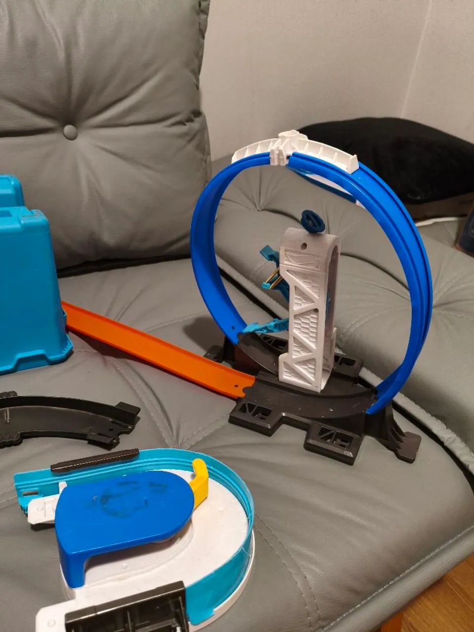 Balde hotwheels City com pistas, Looping e lançadores