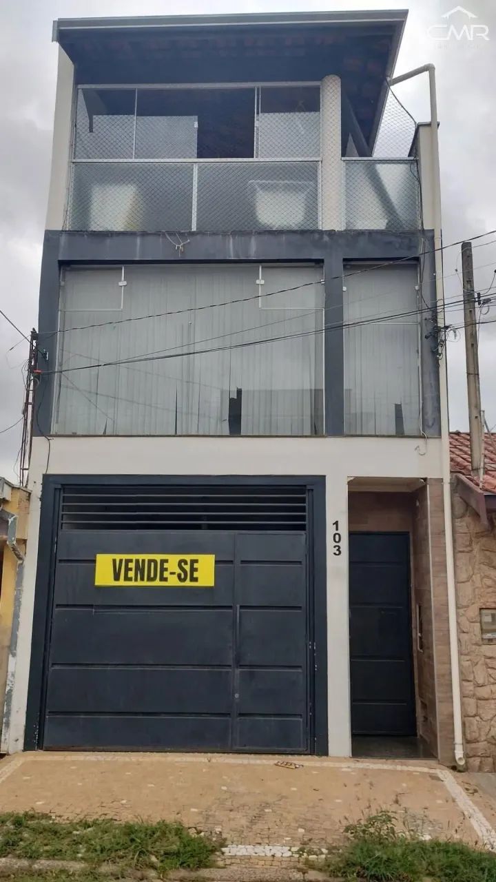 CASA COM 2 SALÕES E ESPAÇO GOURMET BAIRRO PETRÓPOLIS PIRACICABA/SP.