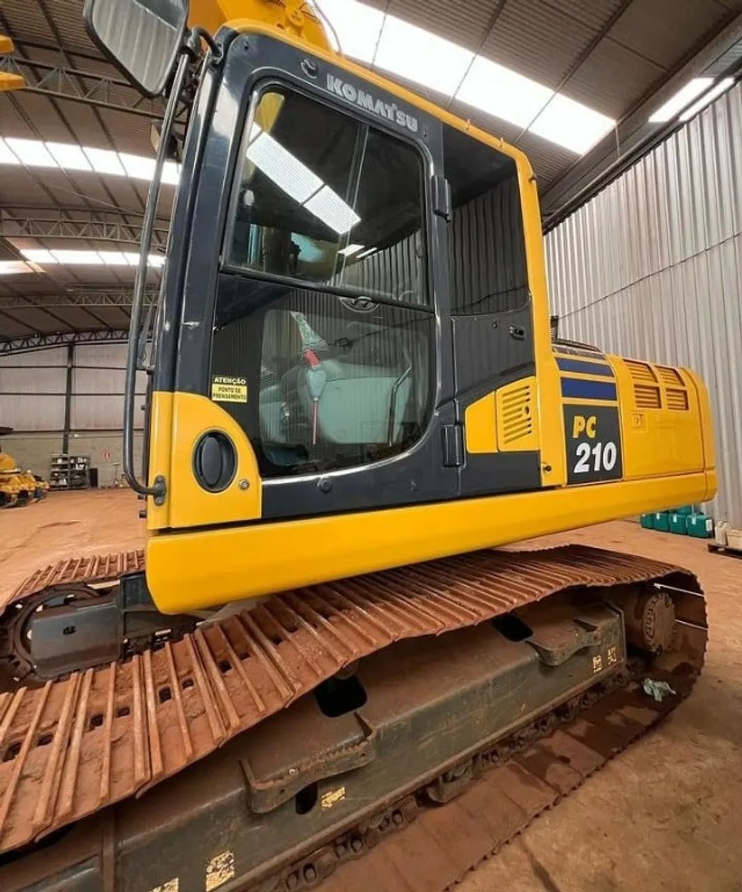 Escavadeira Komatsu PC 210 ano 2020